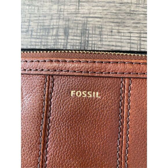 Fossil leather woman’s wallet - Picture 2 of 11